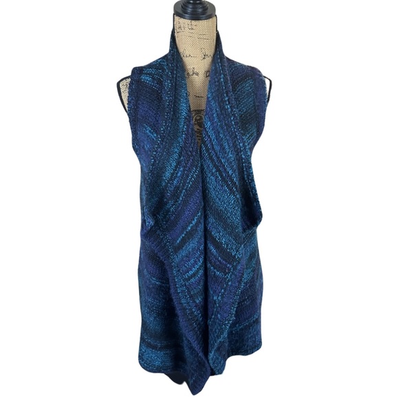 VINCE Boucle Knit Waterfall Sweater Vest - Picture 4 of 9